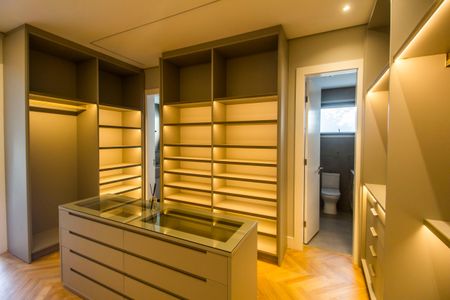 Casa à venda com 813m², 5 quartos e 3 vagasCloset da suíte 1
