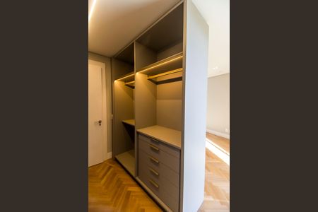 Casa à venda com 813m², 5 quartos e 3 vagasCloset da suíte 1