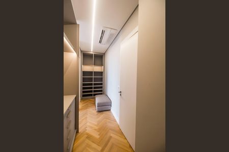 Casa à venda com 813m², 5 quartos e 3 vagasCloset da suíte 3