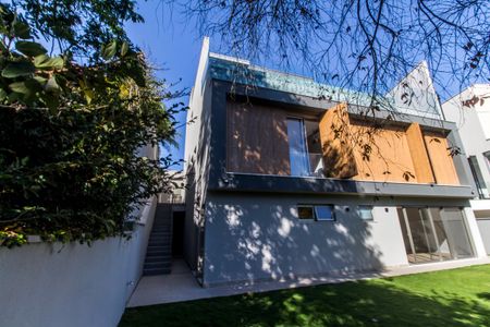 Casa à venda com 813m², 5 quartos e 3 vagasQuintal