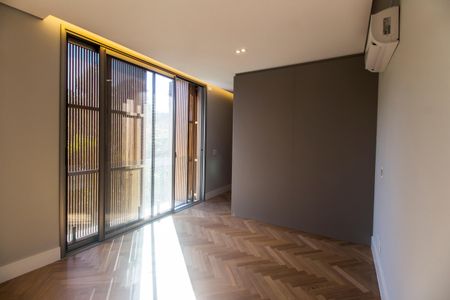 Casa à venda com 813m², 5 quartos e 3 vagasSuíte 2