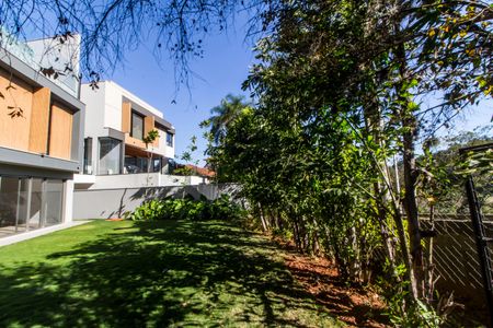 Casa à venda com 813m², 5 quartos e 3 vagasQuintal