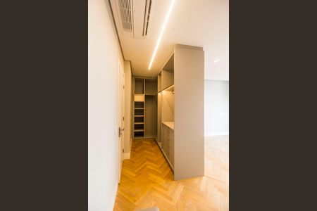 Casa à venda com 813m², 5 quartos e 3 vagasCloset da suíte 3