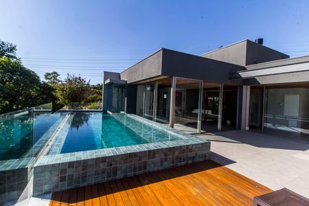 Casa à venda com 813m², 5 quartos e 3 vagasPiscina