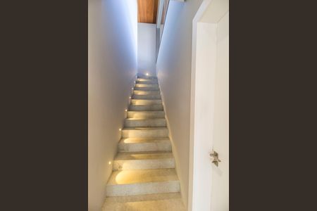 Casa à venda com 813m², 5 quartos e 3 vagasEscada