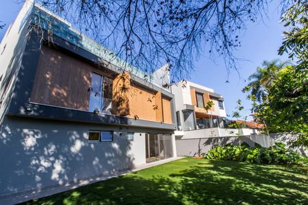 Casa à venda com 813m², 5 quartos e 3 vagasQuintal