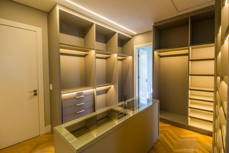 Casa à venda com 813m², 5 quartos e 3 vagasCloset da suíte 1