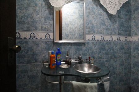 Casa de condomínio à venda com 290m², 5 quartos e 3 vagasLavabo