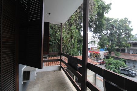 Casa de condomínio à venda com 290m², 5 quartos e 3 vagasVaranda