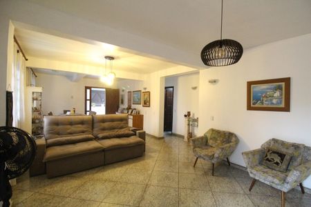 Casa de condomínio à venda com 290m², 5 quartos e 3 vagasSala