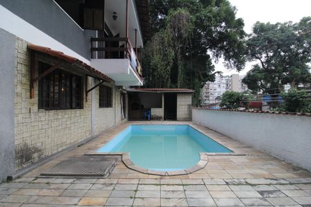 Casa de condomínio à venda com 290m², 5 quartos e 3 vagasPiscina