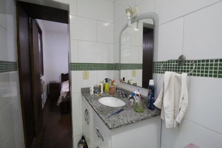 Casa de condomínio à venda com 290m², 5 quartos e 3 vagasBanheiro da suíte 2