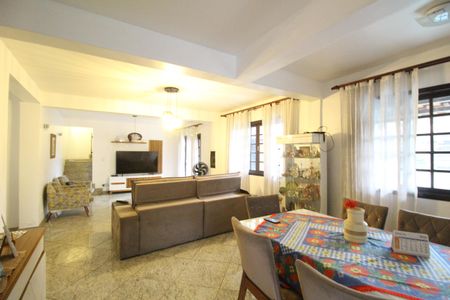 Casa de condomínio à venda com 290m², 5 quartos e 3 vagasSala