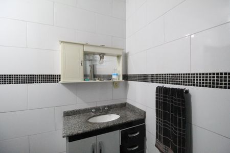 Casa de condomínio à venda com 290m², 5 quartos e 3 vagasBanheiro social