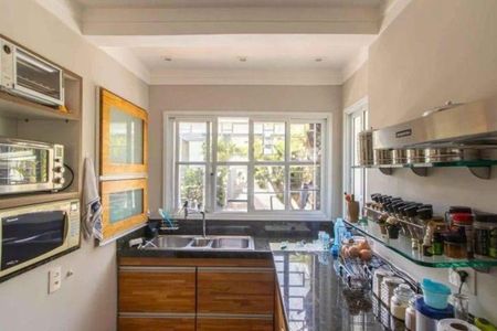 Casa à venda com 200m², 4 quartos e 6 vagas