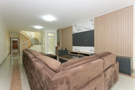 Casa à venda com 213m², 4 quartos e 4 vagasSala