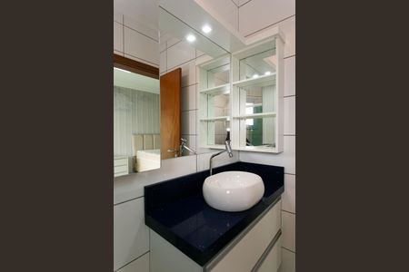 Casa à venda com 213m², 4 quartos e 4 vagasBanheiro da Suíte 1