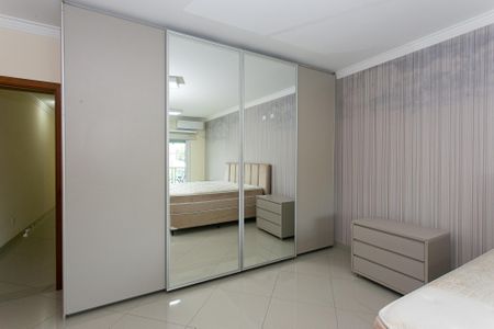 Casa à venda com 213m², 4 quartos e 4 vagasSuíte 1