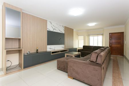 Casa à venda com 213m², 4 quartos e 4 vagasSala