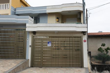 Casa à venda com 213m², 4 quartos e 4 vagasFachada