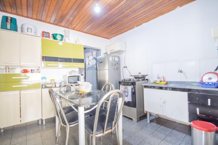 Casa à venda com 225m², 4 quartos e sem vaga Casa à venda com 225m², 4 quartos e sem vagaCozinha (Casa 2)