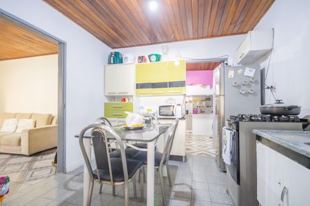 Casa à venda com 225m², 4 quartos e sem vaga Casa à venda com 225m², 4 quartos e sem vagaCozinha (Casa 2)