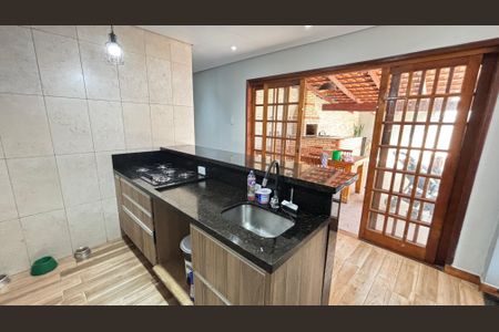 Casa à venda com 178m², 2 quartos e 3 vagas Casa à venda com 178m², 2 quartos e 3 vagasCozinha