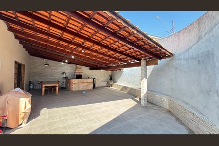 Casa à venda com 178m², 2 quartos e 3 vagas Casa à venda com 178m², 2 quartos e 3 vagasQuintal - Garagem