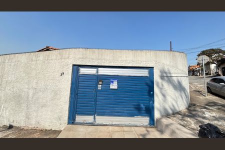 Casa à venda com 178m², 2 quartos e 3 vagas Casa à venda com 178m², 2 quartos e 3 vagasFachada