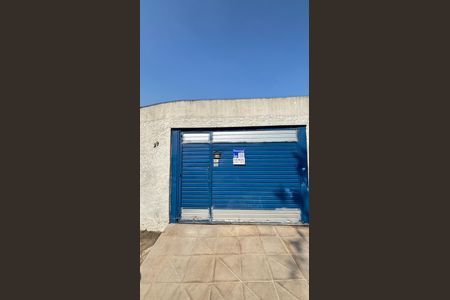 Casa à venda com 178m², 2 quartos e 3 vagas Casa à venda com 178m², 2 quartos e 3 vagasFachada