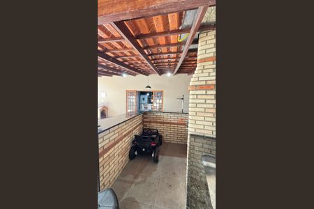 Casa à venda com 178m², 2 quartos e 3 vagas Casa à venda com 178m², 2 quartos e 3 vagasQuintal - Churrasqueira