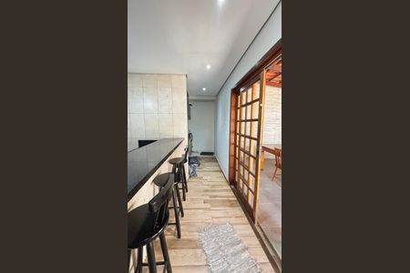 Casa à venda com 178m², 2 quartos e 3 vagas Casa à venda com 178m², 2 quartos e 3 vagasCozinha