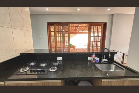 Casa à venda com 178m², 2 quartos e 3 vagas Casa à venda com 178m², 2 quartos e 3 vagasCozinha