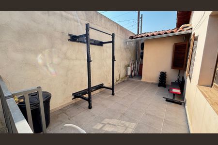 Casa à venda com 178m², 2 quartos e 3 vagas Casa à venda com 178m², 2 quartos e 3 vagasQuintal