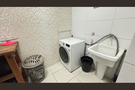 Casa à venda com 178m², 2 quartos e 3 vagas Casa à venda com 178m², 2 quartos e 3 vagasÁrea de Serviço