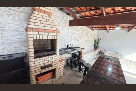 Casa à venda com 178m², 2 quartos e 3 vagas Casa à venda com 178m², 2 quartos e 3 vagasQuintal - Churrasqueira