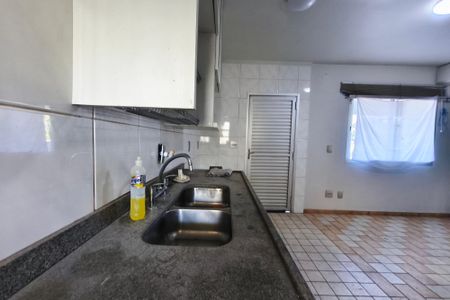 Casa para alugar com 321m², 3 quartos e 3 vagasCozinha