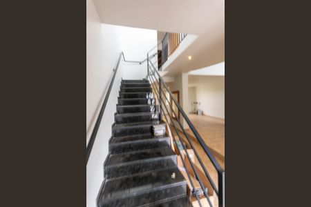 Casa à venda com 321m², 3 quartos e 3 vagasEscada