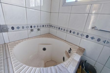 Casa para alugar com 321m², 3 quartos e 3 vagasBanheiro Suíte