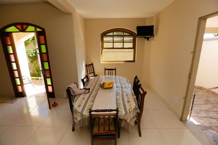 Casa à venda com 336m², 5 quartos e 3 vagasSala