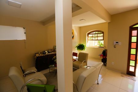 Casa à venda com 336m², 5 quartos e 3 vagasSala