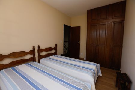 Casa à venda com 336m², 5 quartos e 3 vagasQuarto 1