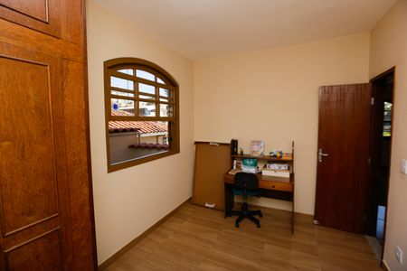 Casa à venda com 336m², 5 quartos e 3 vagasEscritório