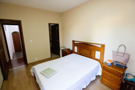 Casa à venda com 336m², 5 quartos e 3 vagasSuíte