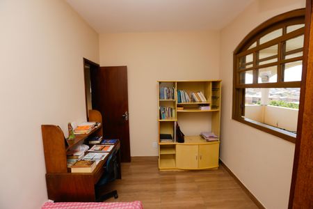 Casa à venda com 336m², 5 quartos e 3 vagasQuarto 2