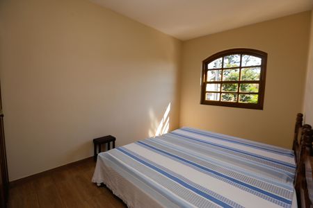 Casa à venda com 336m², 5 quartos e 3 vagasQuarto 1