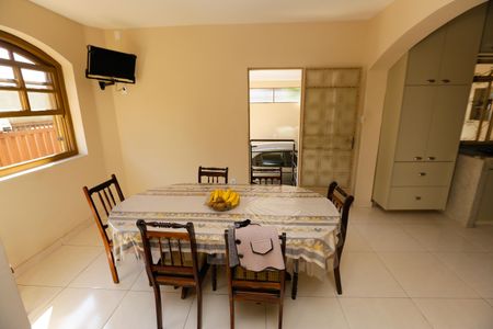 Casa à venda com 336m², 5 quartos e 3 vagasSala