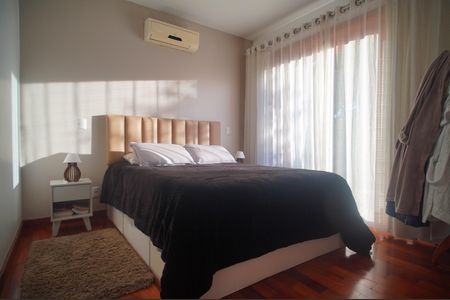 Casa à venda com 350m², 5 quartos e 3 vagasSuíte