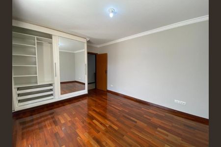 Casa à venda com 380m², 4 quartos e 5 vagasFoto 24