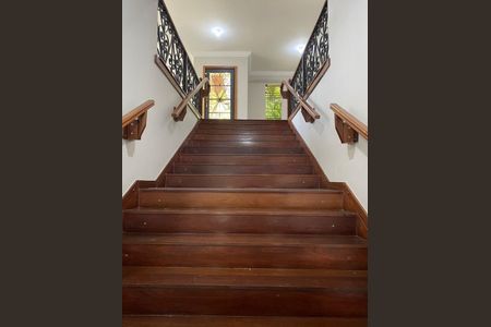 Casa à venda com 380m², 4 quartos e 5 vagasFoto 03